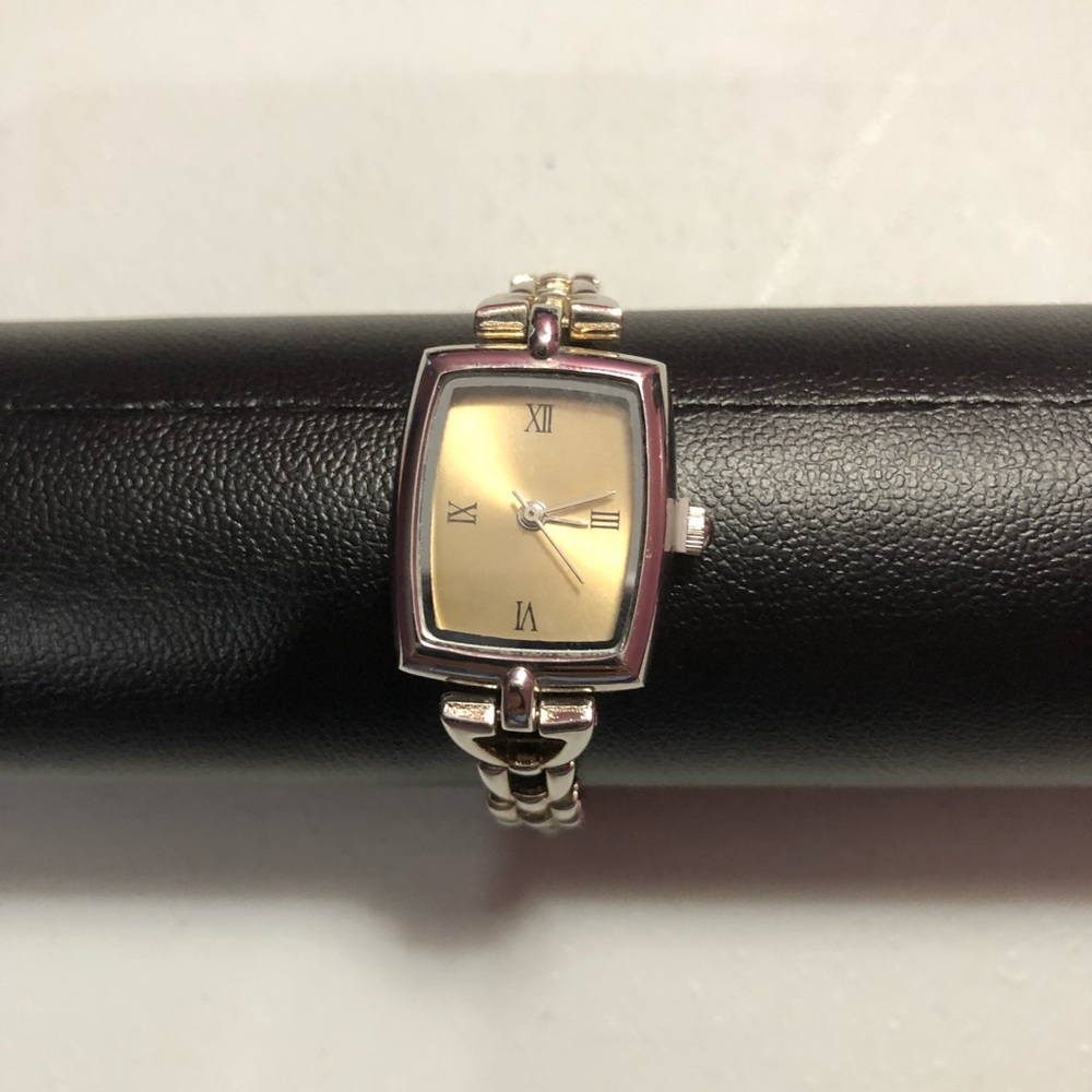 Brand new women’s watch, never used. New battery.